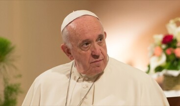 Papa, Katolik okullarında çektikleri acılardan ötürü Kanadalı yerlilerden özür diledi