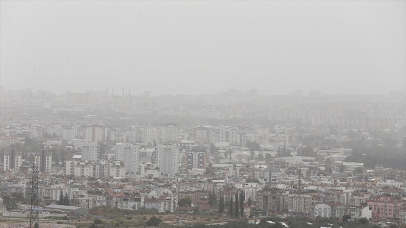 Antalya’da toz taşınımı nedeniyle görüş mesafesi düştü