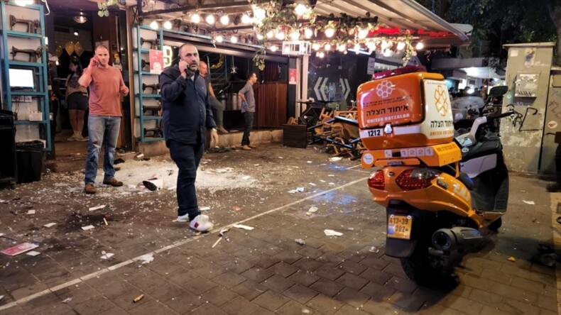 İsrail’in başkenti Tel Aviv’de düzenlenen silahlı saldırıda en az 6 kişi yaralandı