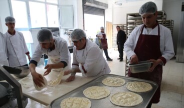 Meslek liseliler, ramazan boyunca ihtiyaç sahiplerine pide ulaştıracak