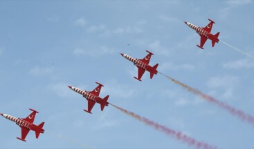 Türk Yıldızları, Şanlıurfa’da gösteri uçuşu yaptı