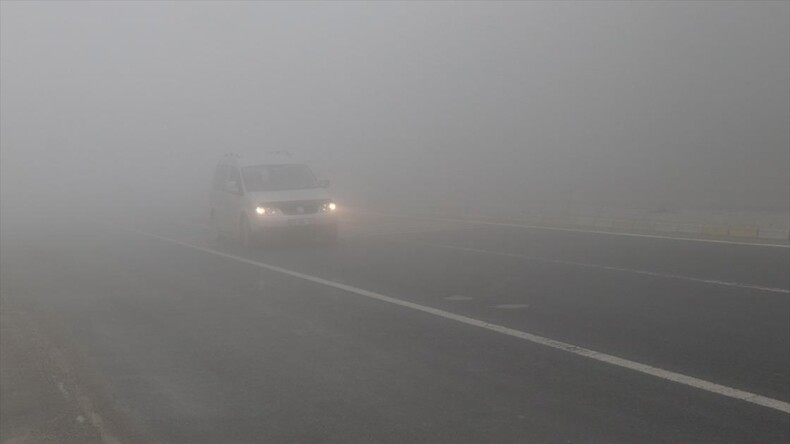 Bolu Dağı’nda yoğun sis ulaşımı olumsuz etkiliyor