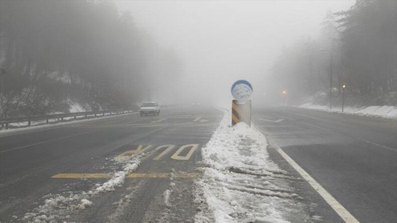 Bolu Dağı’nda hafif kar ve sis etkili oluyor