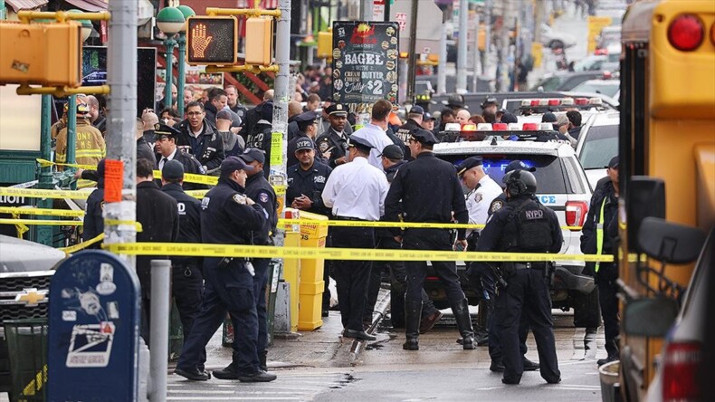 New York’ta Brooklyn bölgesinde metroda silahlı saldırı