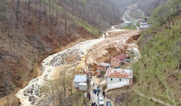 Trabzon’da heyelan sonucu 5 bina toprak altında kaldı