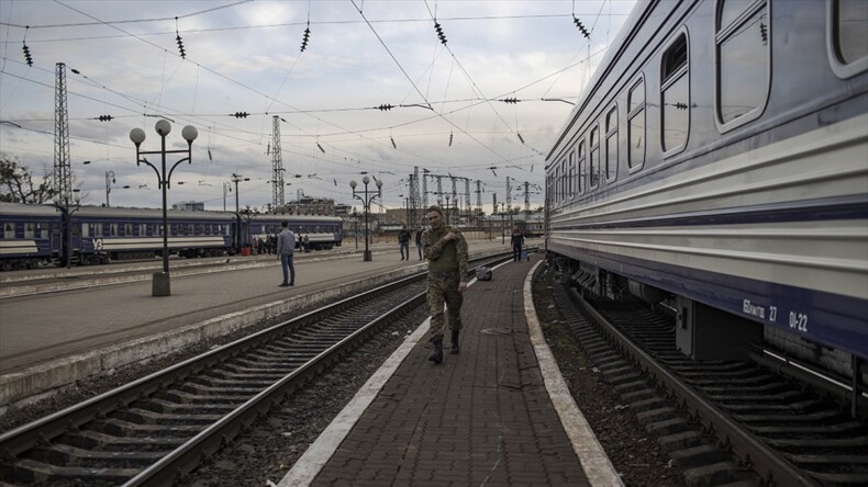 Rusya: Ukrayna’da tren istasyonundaki taburu ‘Kalibr’ füzeleriyle vurduk