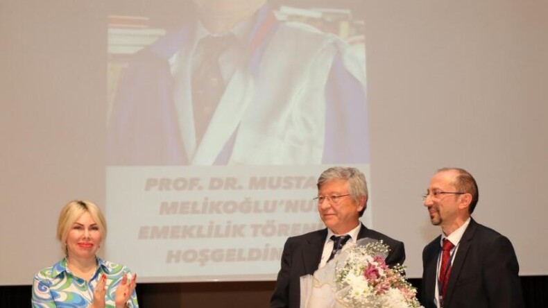 Prof. Dr. Mustafa Melikoğlu Düzenlenen Törenle Emekli Oldu