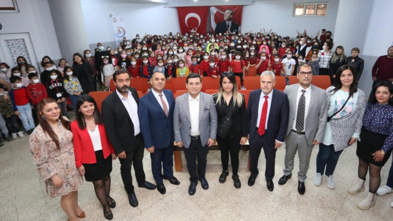 Tütüncü, öğrencilere yerel yönetimi anlattı