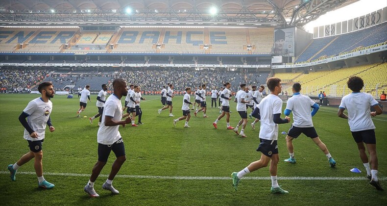 Fenerbahçe derbi öncesi son antrenmanını taraftarına açık yaptı