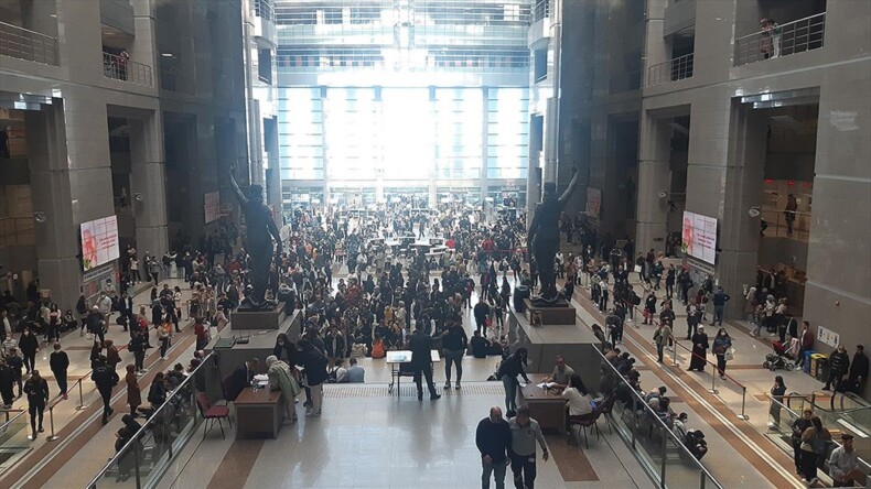 İstanbul Adliyesi’nde icra ve zabıt katipliği sınavı yoğunluğu