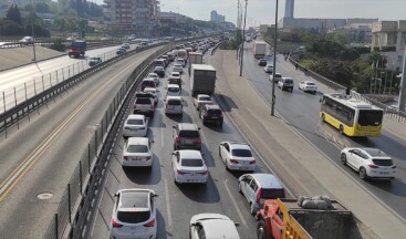 İstanbul’da haftanın ilk gününde trafik yoğunluğu yaşanıyor