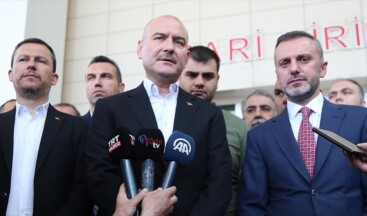 Bakan Soylu, Niğde’deki otobüs kazasında yaralananları hastanede ziyaret etti