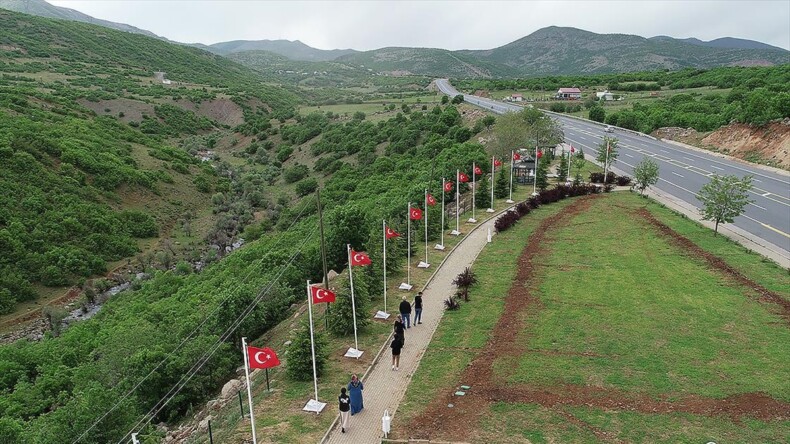 PKK’lı teröristlerce 29 yıl önce katledilen 33 asker unutulmadı