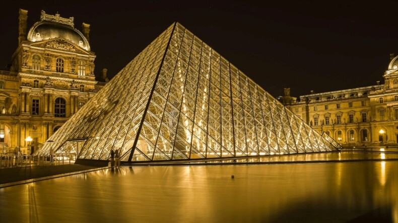 Fransa’da Louvre Müzesi eski müdürü, tarihi eser kaçakçılığına ‘göz yummakla’ suçlanıyor