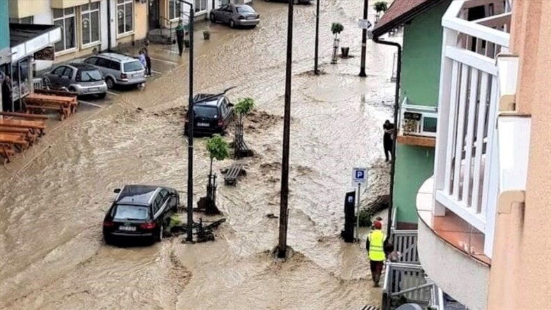 Bosna Hersek’te şiddetli yağış sele neden oldu