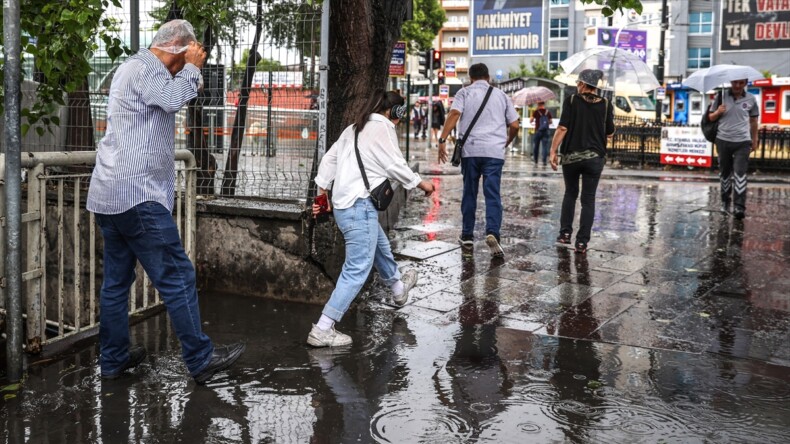 İstanbul’da sağanak yağış etkili oluyor