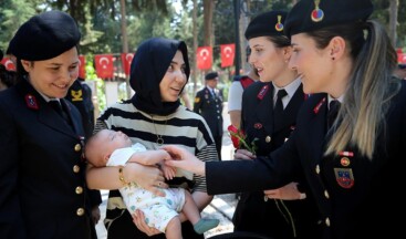 Mersin’de şehit eşi ve 2 aylık oğlundan duygulandıran ziyaret