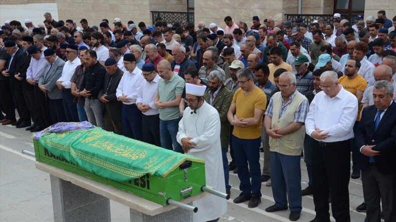 Karaman’da sele kapılarak yaşamını yitiren kadının cenazesi toprağa verildi