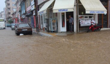 Bilecik’te yağış nedeniyle bazı ev ve iş yerlerini su bastı