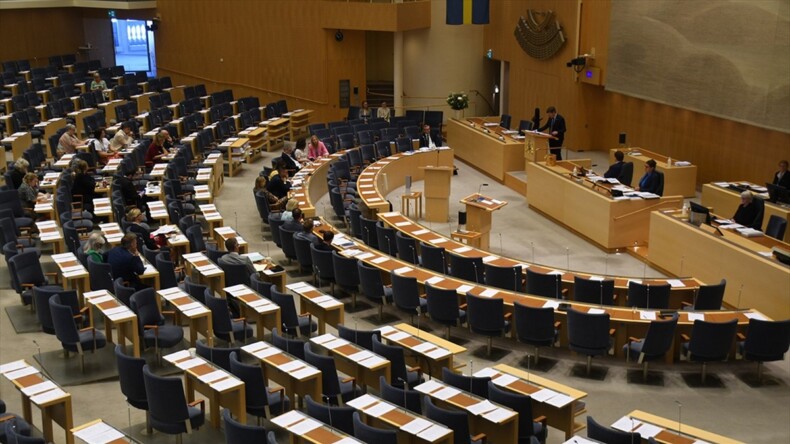 İsveç’te ek bütçe tasarısı, terör örgütü destekçisi vekilin oyuyla kabul edildi