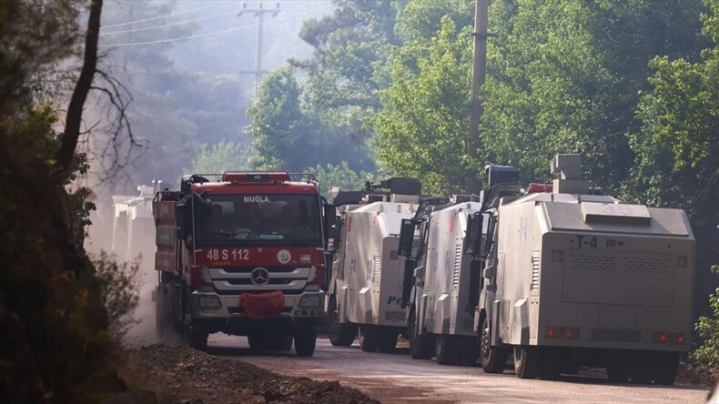 Marmaris’teki yangının katı atık depolama tesisine sıçramaması için koridor açıldı