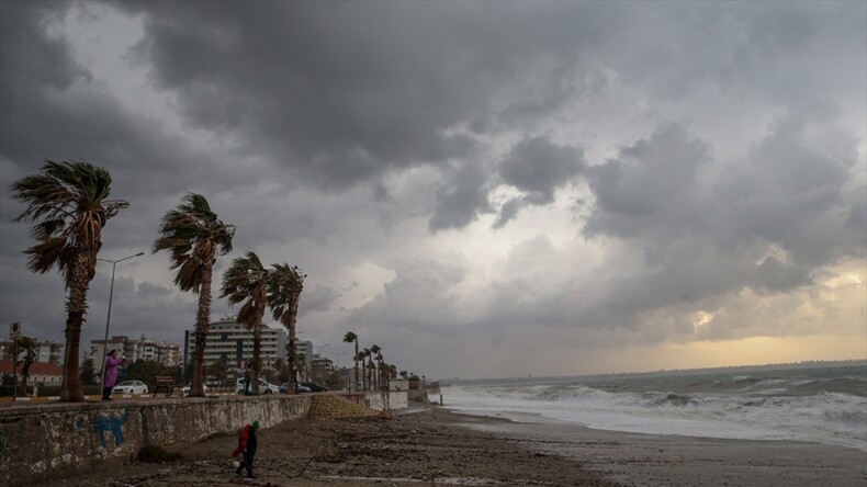 Meteorolojiden kuvvetli yağış, fırtına, toz taşınımı uyarısı