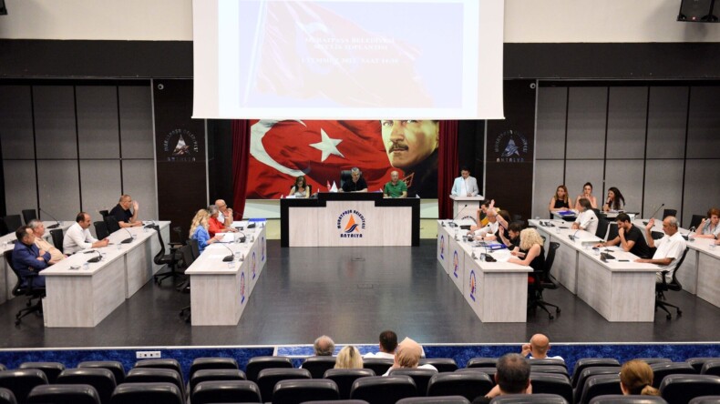 Başkan Uysal’dan Antalya Lisesi açıklaması