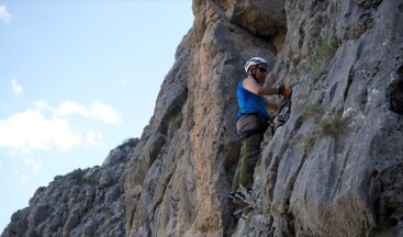 Görme engelli Türk dağcı Turhan, Viea Ferrata’ya tırmandı