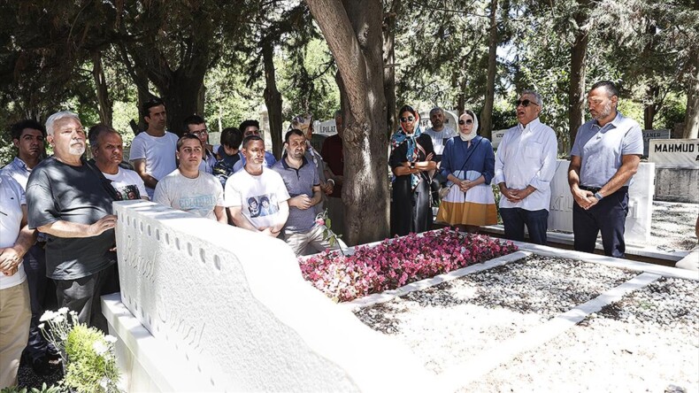 Türk sinemasının unutulmaz ismi Kemal Sunal kabri başında anıldı