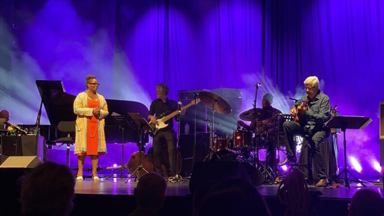 Cazın efsanelerinden Dianne Reeves, İstanbul’da konser verdi
