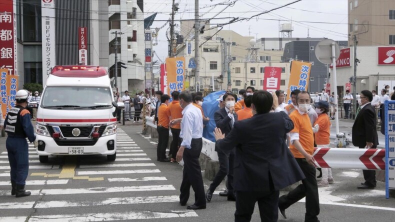 Eski Japonya Başbakanı Abe Şinzo silahlı saldırıda hayatını kaybetti