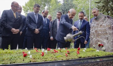 MHP Genel Başkanı Bahçeli, Alparslan Türkeş’in kabrini ziyaret etti