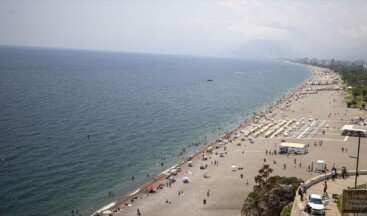 Antalya ve Muğla sahillerinde bayram tatili yoğunluğu yaşanıyor