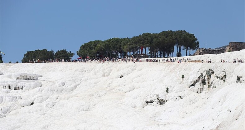 Pamukkale’de bayram hareketliliği yaşanıyor