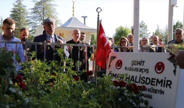 15 Temmuz’un kahraman şehidi Ömer Halisdemir’in kabrinde tören düzenlendi