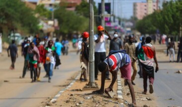 Sudan’da askeri yönetim karşıtı binlerce kişi sokaklara indi