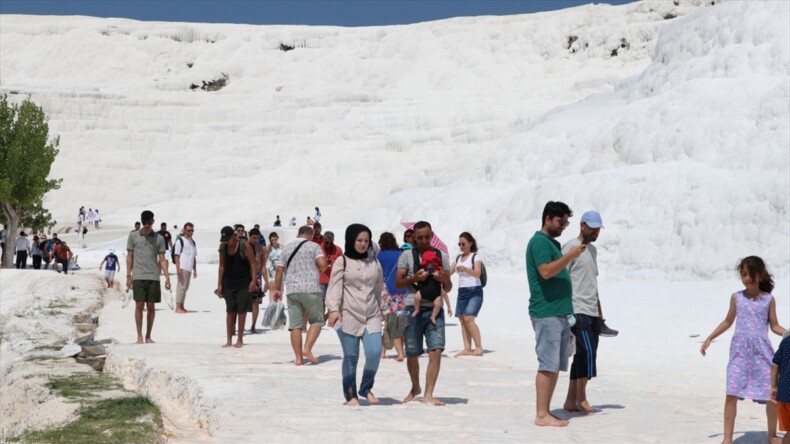 Beyaz cennet’ Pamukkale’yi bayram tatilinde 110 bin kişi ziyaret etti