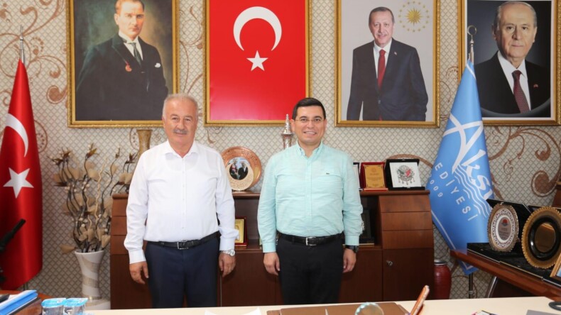 Kepez Belediye Başkanı Hakan Tütüncü, bayram öncesi de Aksu İlçesi’ni ziyaret etti