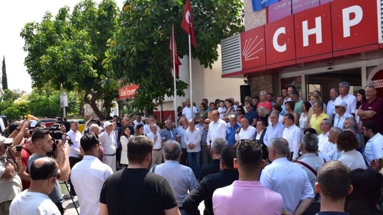 CHP Antalya il Başkanlığında geleneksel bayramlaşma töreni düzenlendi.