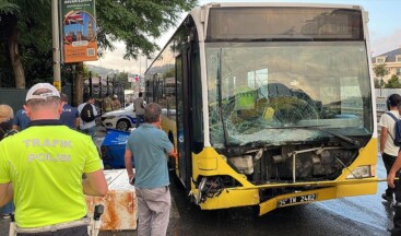 Üsküdar’da kaza yapan İETT otobüsünde hasar oluştu