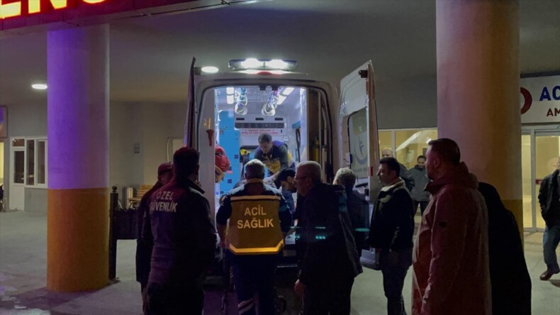 Erzincan’da şarampole devrilen araçtaki 3 kişi öldü, 2 kişi ağır yaralandı