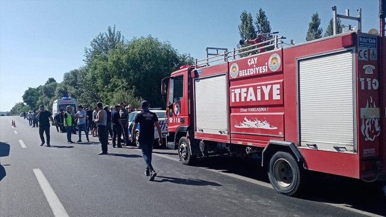 Afyonkarahisar’da devrilen minibüsteki 3 tarım işçisi öldü, 11 kişi yaralandı