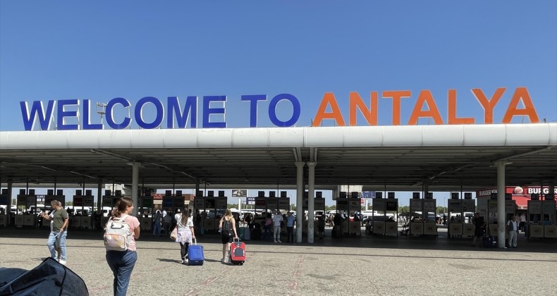 Antalya’ya hava yoluyla gelen yabancı turist sayısı 11 milyonu aştı