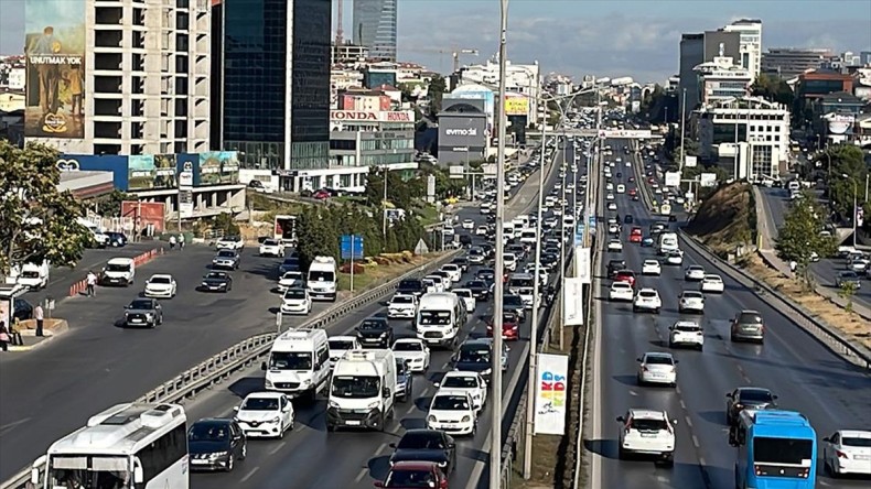 İstanbul’da okulların açılmasının da etkisiyle trafik yoğunluğu yüzde 62’lere çıktı