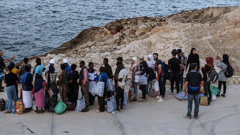 Fransa, Lampedusa Adası’ndaki düzensiz göçmenleri topraklarına almayacak