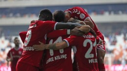 Samsunspor 3 puanı 3 golle aldı