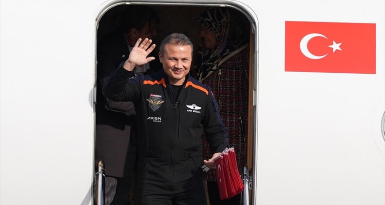 Türkiye’nin ilk astronotu Alper Gezeravcı yurda döndü