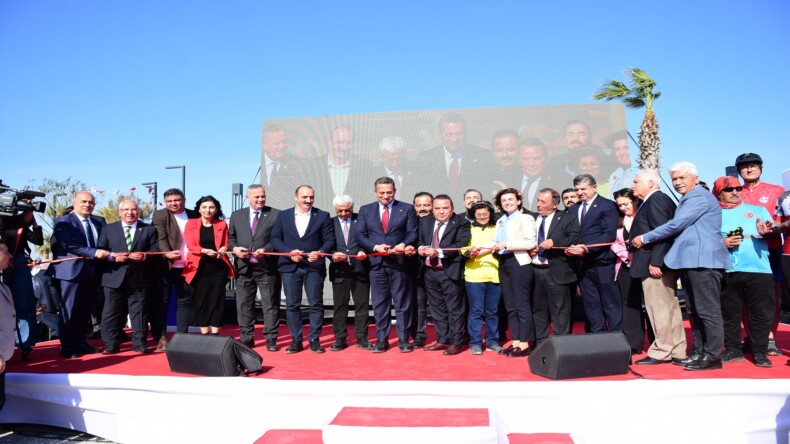 Antalya’da yapımı tamamlanan Konyaaltı Liman Halk Plajı hizmete açıldı