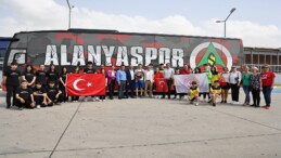 Dünya şampiyonu milli eskrimci Doruk Erolçevik, Alanya’da coşkuyla karşılandı