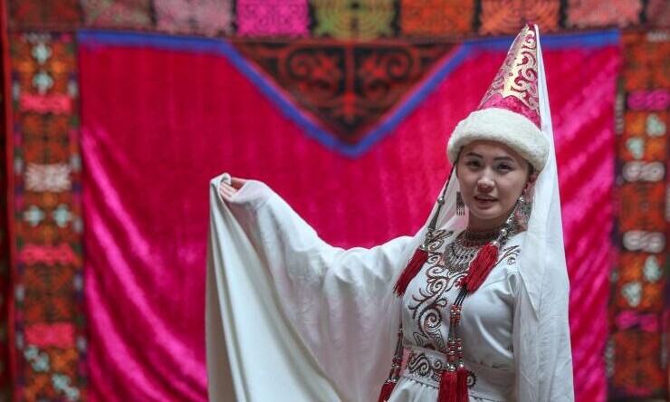 Antalya’da “Kırgız Göçünün Kadın Yüzü” konulu toplantı düzenlendi